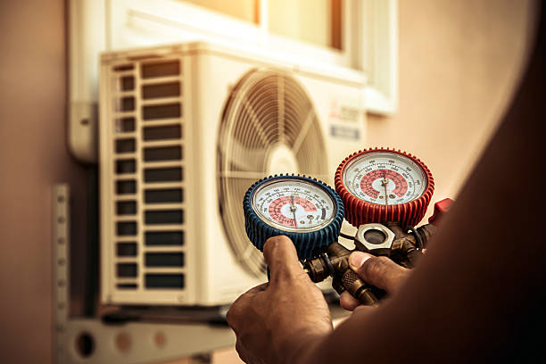 Professional Hvac technician working in Eldridge, AL